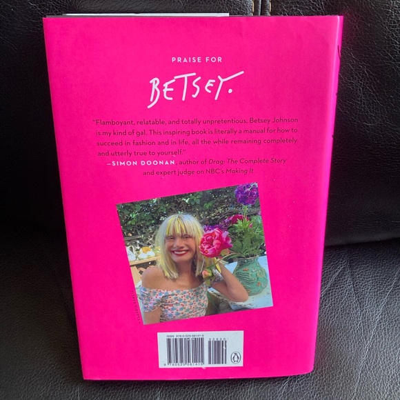 Book (Hardback): BETSEY. A Memoir by Betsey Johnson with Mark Vitulano - Picture 3 of 16